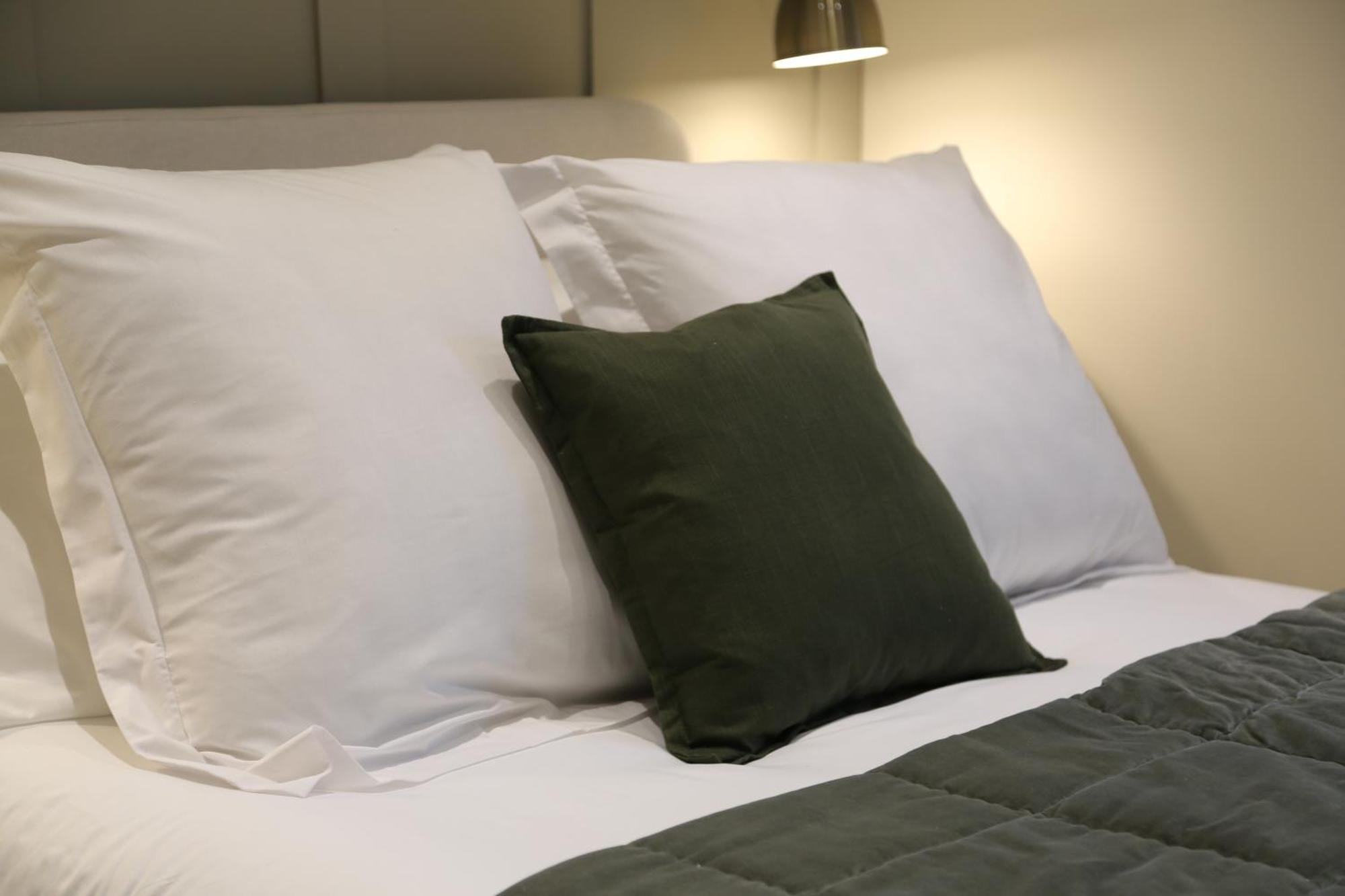 Luxury - Bank House - Private Gated Carpark Apartment *