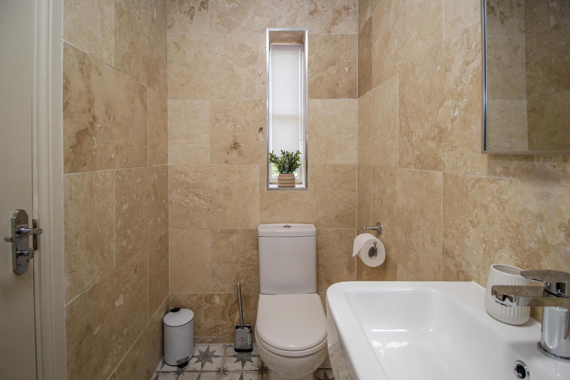 Luxury - Bank House - Private Gated Carpark Apartment Yarm